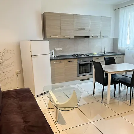 Two Bedroom Close To Promenade * סליאמה