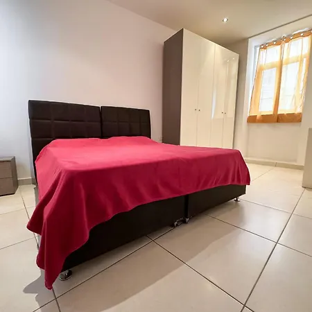 Two Bedroom Close To Promenade Apartmán *