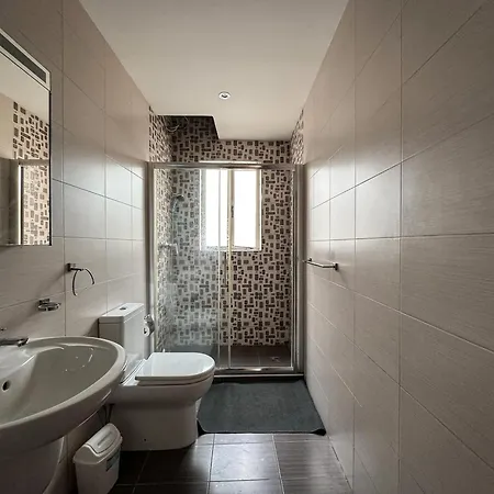 Two Bedroom Close To Promenade Apartmán *